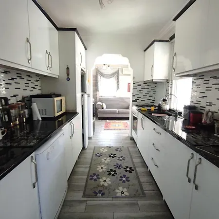 Havuzlu Beyaz Villa Fethiye